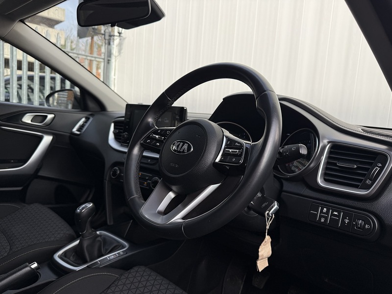 Kia Ceed 1.6 CRDi MHEV 2 Hatchback 5dr Diesel Hybrid Manual Euro 6 (s/s) (134 bhp) - U239