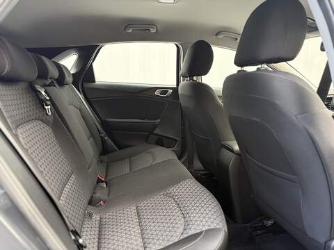 Kia Ceed 1.6 CRDi MHEV 2 Hatchback 5dr Diesel Hybrid Manual Euro 6 (s/s) (134 bhp) - U239