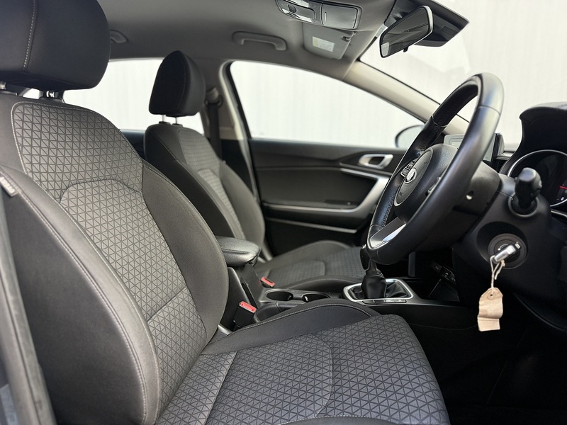 Kia Ceed 1.6 CRDi MHEV 2 Hatchback 5dr Diesel Hybrid Manual Euro 6 (s/s) (134 bhp) - U239