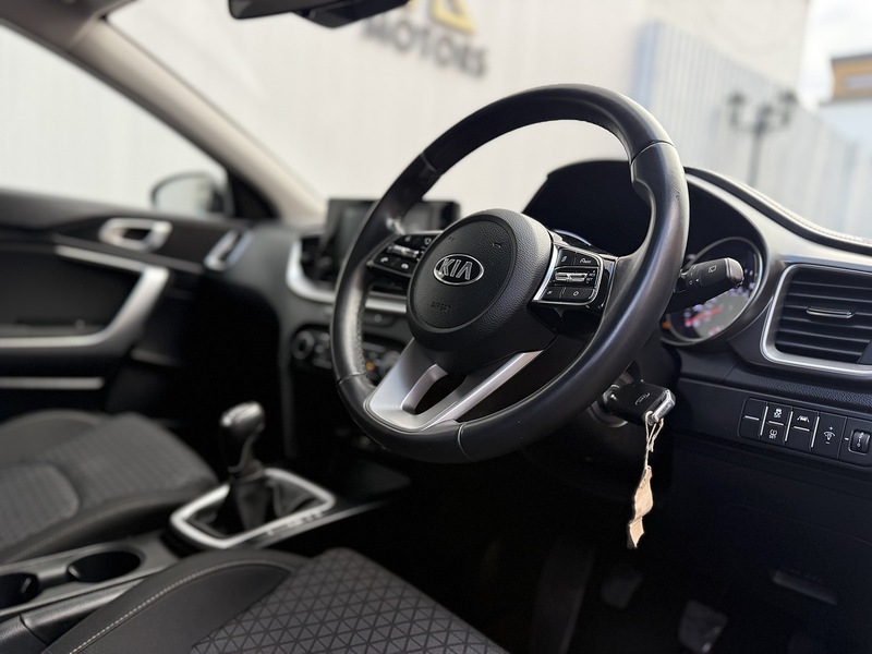 Kia Ceed 1.6 CRDi MHEV 2 Hatchback 5dr Diesel Hybrid Manual Euro 6 (s/s) (134 bhp) - U239