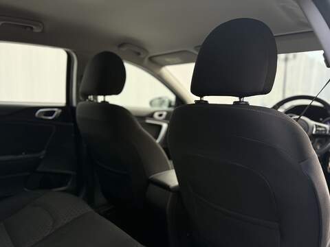 Kia Ceed 1.6 CRDi MHEV 2 Hatchback 5dr Diesel Hybrid Manual Euro 6 (s/s) (134 bhp) - U239