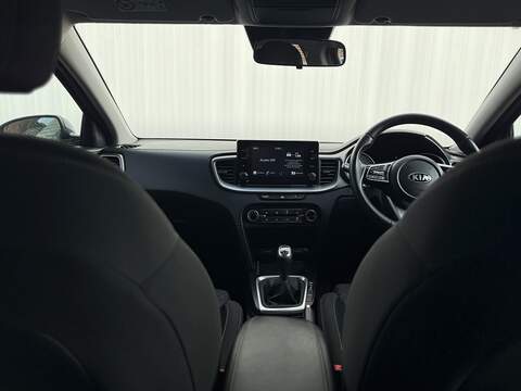 Kia Ceed 1.6 CRDi MHEV 2 Hatchback 5dr Diesel Hybrid Manual Euro 6 (s/s) (134 bhp) - U239