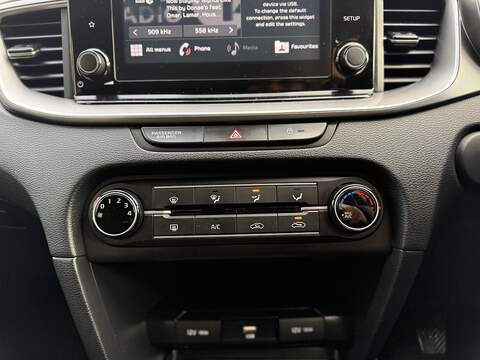 Kia Ceed 1.6 CRDi MHEV 2 Hatchback 5dr Diesel Hybrid Manual Euro 6 (s/s) (134 bhp) - U239