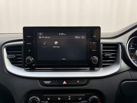 Kia Ceed 1.6 CRDi MHEV 2 Hatchback 5dr Diesel Hybrid Manual Euro 6 (s/s) (134 bhp) - U239