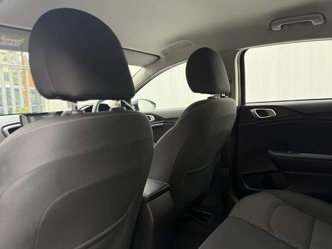 Kia Ceed 1.6 CRDi MHEV 2 Hatchback 5dr Diesel Hybrid Manual Euro 6 (s/s) (134 bhp) - U239