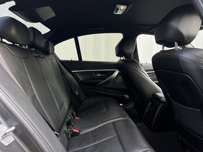 BMW 3 Series 2.0 330e 7.6kWh M Sport Shadow Edition Saloon 4dr Petrol Plug-in Hybrid Auto Euro 6 (s/s) (252 ps) - U257