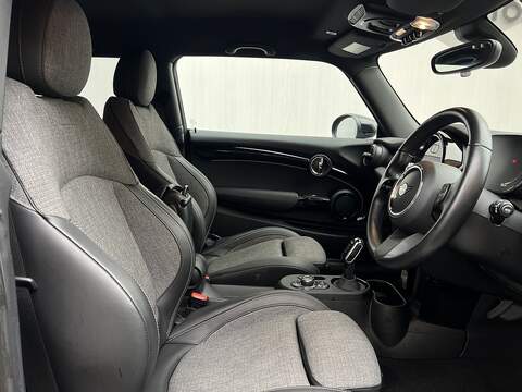 MINI Electric Hatch Cooper SE 32.6kWh Level 2 Hatchback 3dr Electric Auto (184 ps) - U260