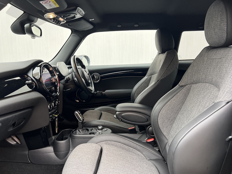 MINI Electric Hatch Cooper SE 32.6kWh Level 2 Hatchback 3dr Electric Auto (184 ps) - U260