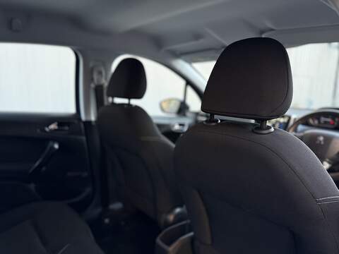 Peugeot 208 1.2 PureTech Active Hatchback 5dr Petrol Manual Euro 6 (82 ps) - U263