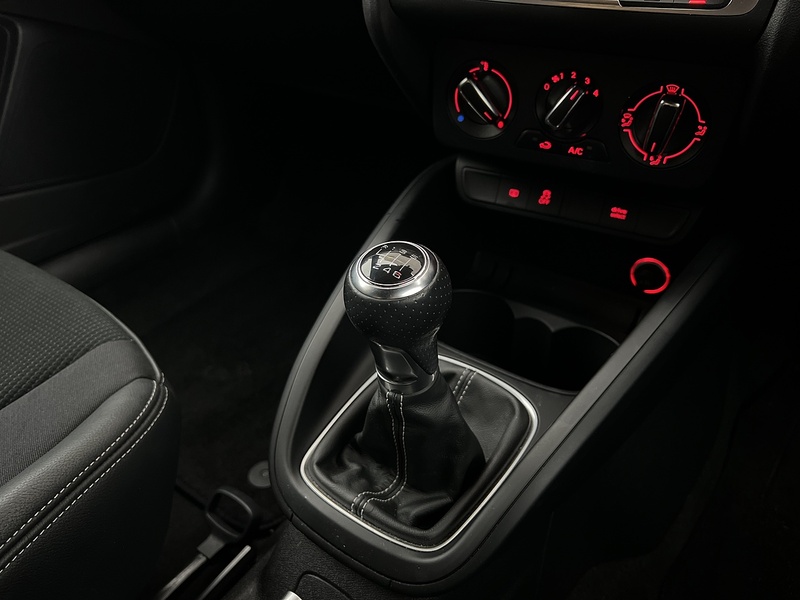 Audi A1 1.4 TFSI S line Hatchback 3dr Petrol Manual Euro 6 (s/s) (125 ps) - U271