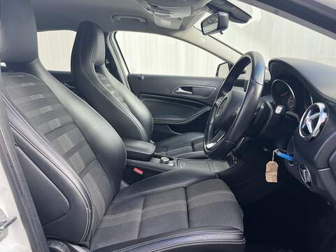 Mercedes-Benz GLA 1.6 GLA180 Urban Edition SUV 5dr Petrol 7G-DCT Euro 6 (s/s) (122 ps) - U299