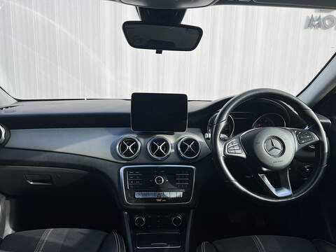 Mercedes-Benz GLA 1.6 GLA180 Urban Edition SUV 5dr Petrol 7G-DCT Euro 6 (s/s) (122 ps) - U299
