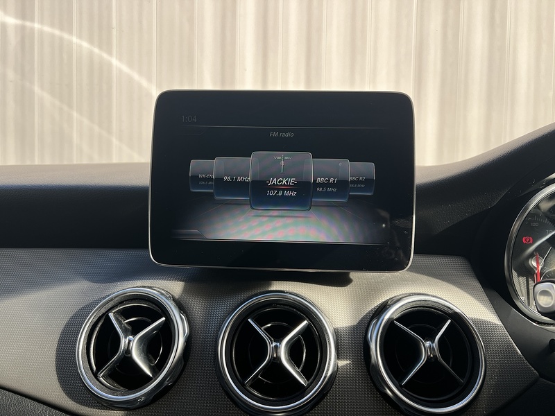 Mercedes-Benz GLA 1.6 GLA180 Urban Edition SUV 5dr Petrol 7G-DCT Euro 6 (s/s) (122 ps) - U299