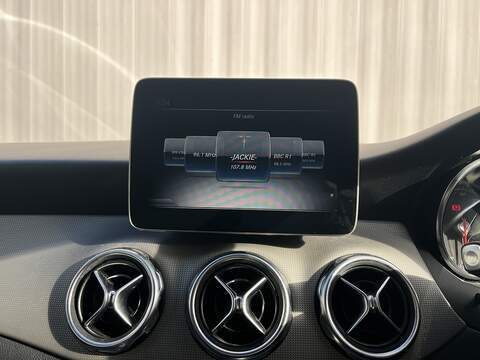 Mercedes-Benz GLA 1.6 GLA180 Urban Edition SUV 5dr Petrol 7G-DCT Euro 6 (s/s) (122 ps) - U299