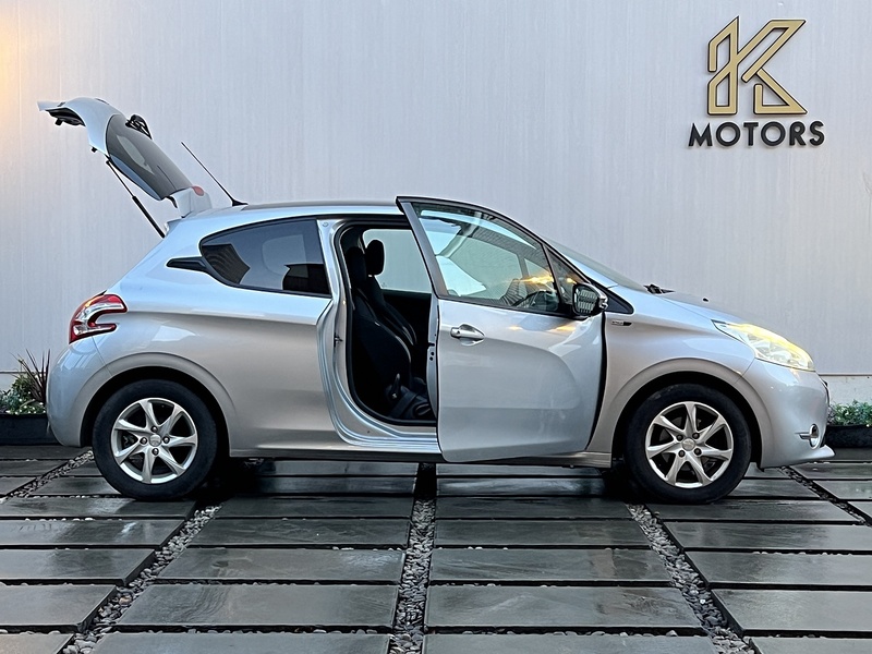 Peugeot 208 1.2 VTi PureTech Style Hatchback 3dr Petrol Manual Euro 5 (82 ps) - U300