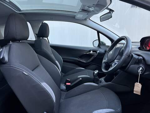 Peugeot 208 1.2 VTi PureTech Style Hatchback 3dr Petrol Manual Euro 5 (82 ps) - U300