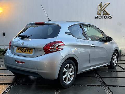Peugeot 208 1.2 VTi PureTech Style Hatchback 3dr Petrol Manual Euro 5 (82 ps) - U300