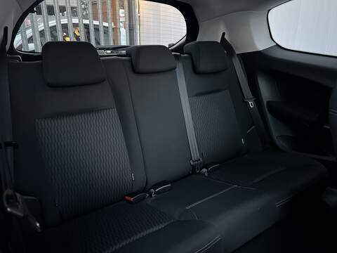 Peugeot 208 1.2 VTi PureTech Style Hatchback 3dr Petrol Manual Euro 5 (82 ps) - U300