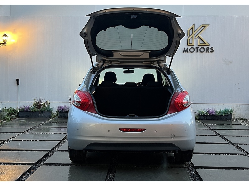 Peugeot 208 1.2 VTi PureTech Style Hatchback 3dr Petrol Manual Euro 5 (82 ps) - U300