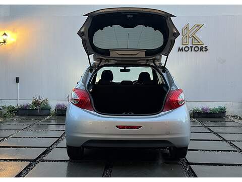 Peugeot 208 1.2 VTi PureTech Style Hatchback 3dr Petrol Manual Euro 5 (82 ps) - U300