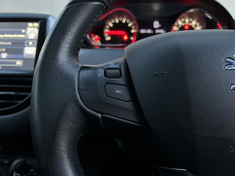 Peugeot 208 1.2 VTi PureTech Style Hatchback 3dr Petrol Manual Euro 5 (82 ps) - U300