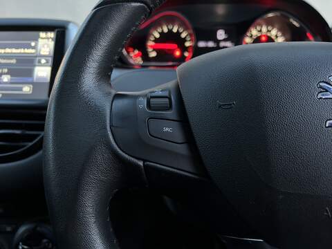 Peugeot 208 1.2 VTi PureTech Style Hatchback 3dr Petrol Manual Euro 5 (82 ps) - U300