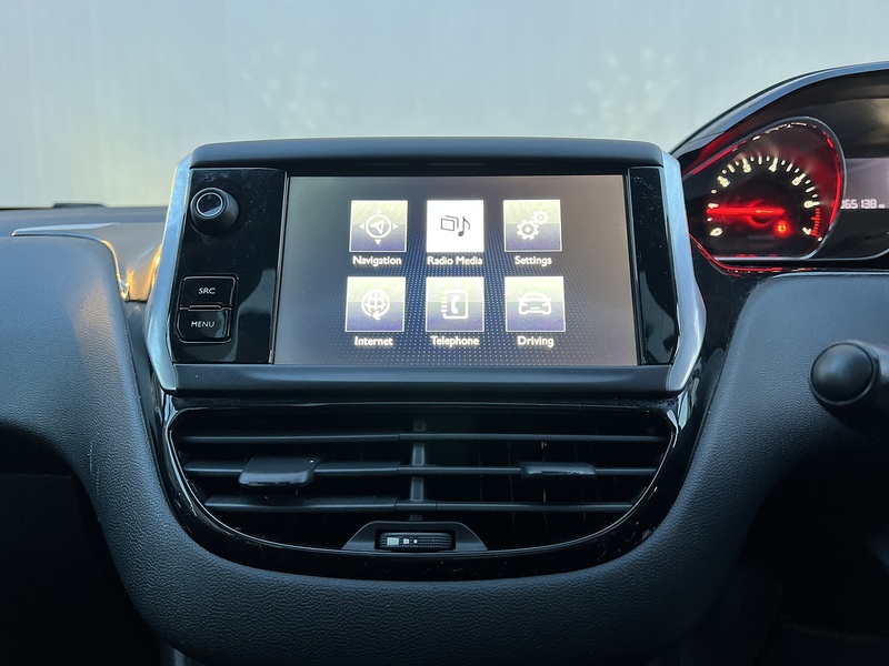 Peugeot 208 1.2 VTi PureTech Style Hatchback 3dr Petrol Manual Euro 5 (82 ps) - U300