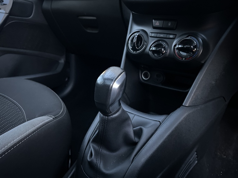 Peugeot 208 1.2 VTi PureTech Style Hatchback 3dr Petrol Manual Euro 5 (82 ps) - U300