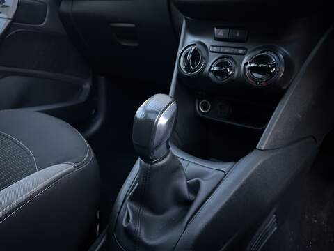 Peugeot 208 1.2 VTi PureTech Style Hatchback 3dr Petrol Manual Euro 5 (82 ps) - U300