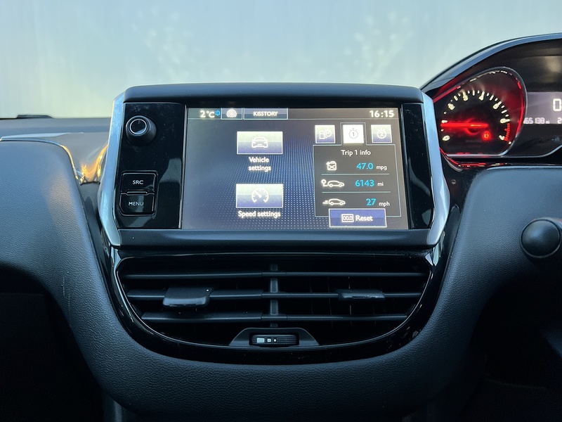 Peugeot 208 1.2 VTi PureTech Style Hatchback 3dr Petrol Manual Euro 5 (82 ps) - U300