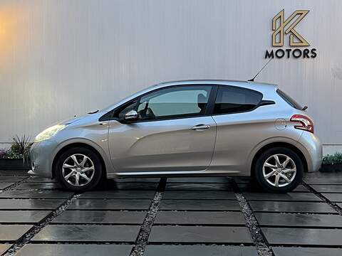 Peugeot 208 1.2 VTi PureTech Style Hatchback 3dr Petrol Manual Euro 5 (82 ps) - U300
