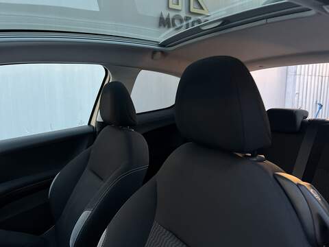 Peugeot 208 1.2 VTi PureTech Style Hatchback 3dr Petrol Manual Euro 5 (82 ps) - U300