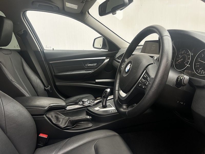 BMW 3 Series 2.0 320i Luxury Saloon 4dr Petrol Auto xDrive Euro 6 (s/s) (184 ps) - U314