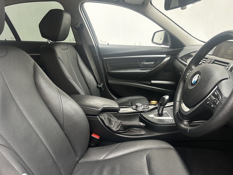 BMW 3 Series 2.0 320i Luxury Saloon 4dr Petrol Auto xDrive Euro 6 (s/s) (184 ps) - U314