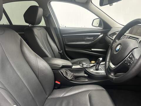 BMW 3 Series 2.0 320i Luxury Saloon 4dr Petrol Auto xDrive Euro 6 (s/s) (184 ps) - U314