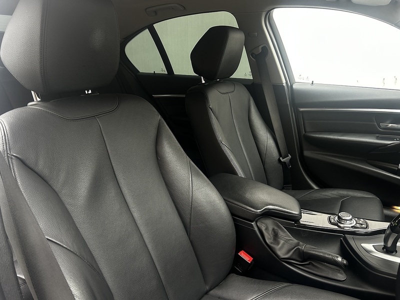 BMW 3 Series 2.0 320i Luxury Saloon 4dr Petrol Auto xDrive Euro 6 (s/s) (184 ps) - U314