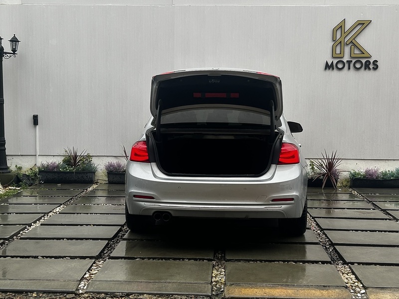 BMW 3 Series 2.0 320i Luxury Saloon 4dr Petrol Auto xDrive Euro 6 (s/s) (184 ps) - U314