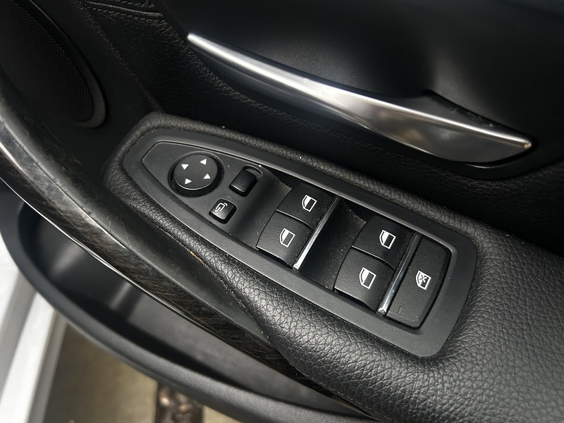 BMW 3 Series 2.0 320i Luxury Saloon 4dr Petrol Auto xDrive Euro 6 (s/s) (184 ps) - U314