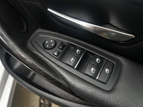 BMW 3 Series 2.0 320i Luxury Saloon 4dr Petrol Auto xDrive Euro 6 (s/s) (184 ps) - U314