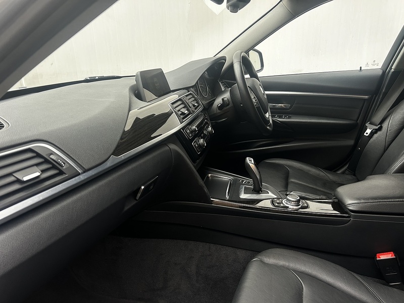 BMW 3 Series 2.0 320i Luxury Saloon 4dr Petrol Auto xDrive Euro 6 (s/s) (184 ps) - U314