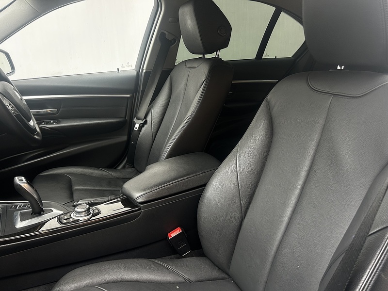 BMW 3 Series 2.0 320i Luxury Saloon 4dr Petrol Auto xDrive Euro 6 (s/s) (184 ps) - U314