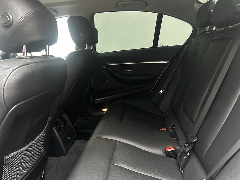 BMW 3 Series 2.0 320i Luxury Saloon 4dr Petrol Auto xDrive Euro 6 (s/s) (184 ps) - U314