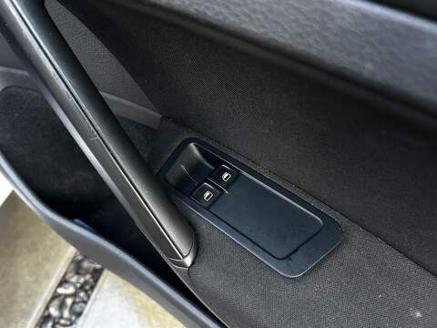 Volkswagen Golf 1.4 TSI BlueMotion Tech S Hatchback 5dr Petrol DSG Euro 5 (s/s) (122 ps) - U324