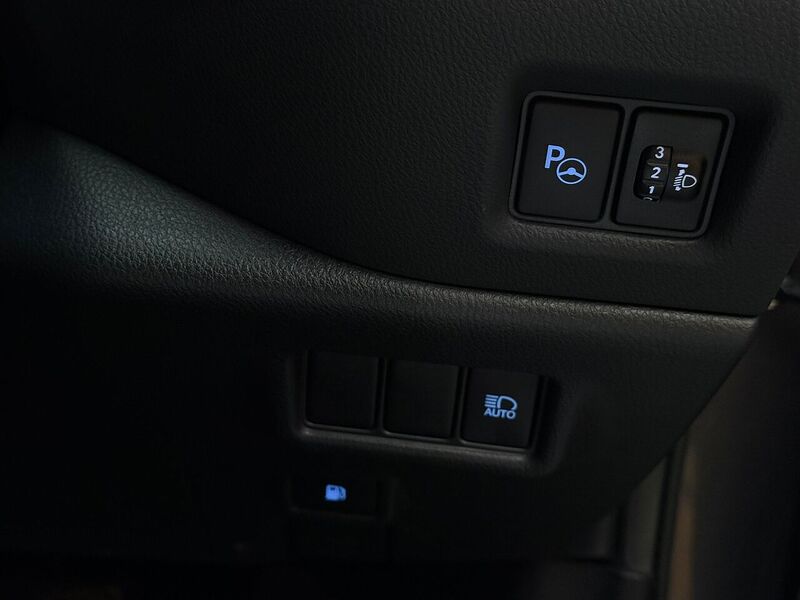 Toyota C-HR 1.8 VVT-h GPF Design SUV 5dr Petrol Hybrid CVT Euro 6 (s/s) (122 ps) - U346