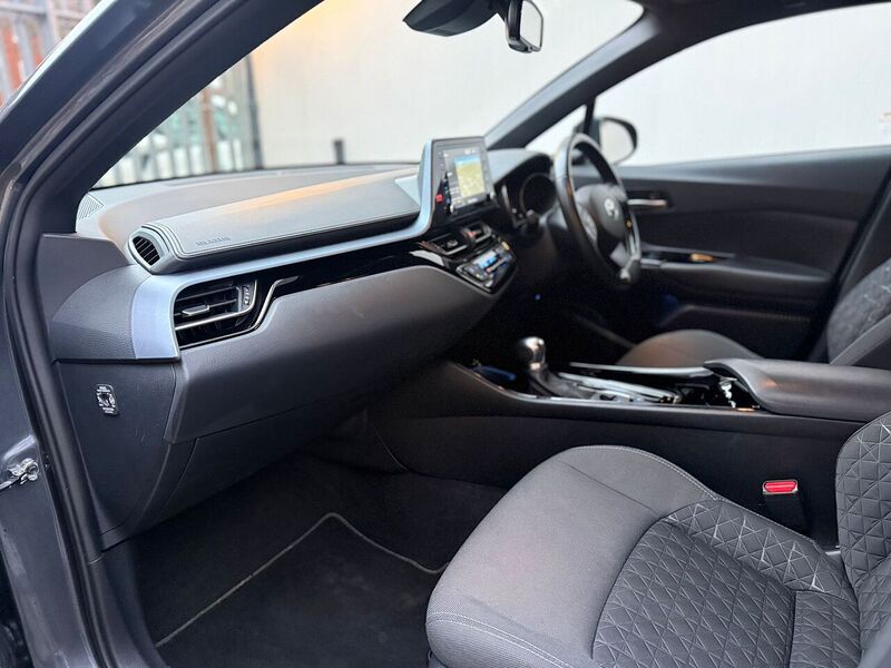 Toyota C-HR 1.8 VVT-h GPF Design SUV 5dr Petrol Hybrid CVT Euro 6 (s/s) (122 ps) - U346