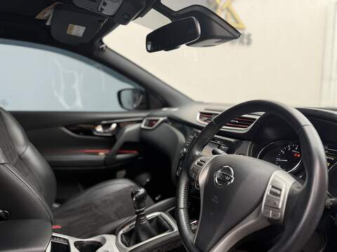 Nissan Qashqai 1.2 DIG-T N-Vision SUV 5dr Petrol Manual 2WD Euro 6 (s/s) (115 ps) - U354