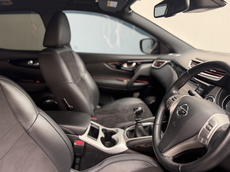 Nissan Qashqai 1.2 DIG-T N-Vision SUV 5dr Petrol Manual 2WD Euro 6 (s/s) (115 ps) - U354