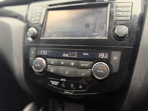 Nissan Qashqai 1.2 DIG-T N-Vision SUV 5dr Petrol Manual 2WD Euro 6 (s/s) (115 ps) - U354