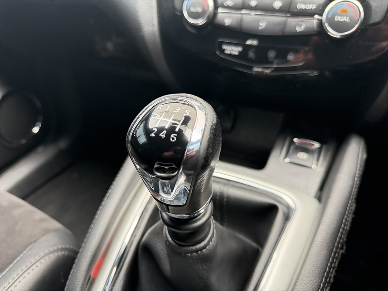 Nissan Qashqai 1.2 DIG-T N-Vision SUV 5dr Petrol Manual 2WD Euro 6 (s/s) (115 ps) - U354