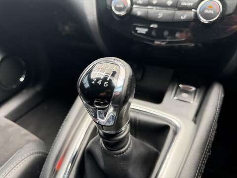 Nissan Qashqai 1.2 DIG-T N-Vision SUV 5dr Petrol Manual 2WD Euro 6 (s/s) (115 ps) - U354